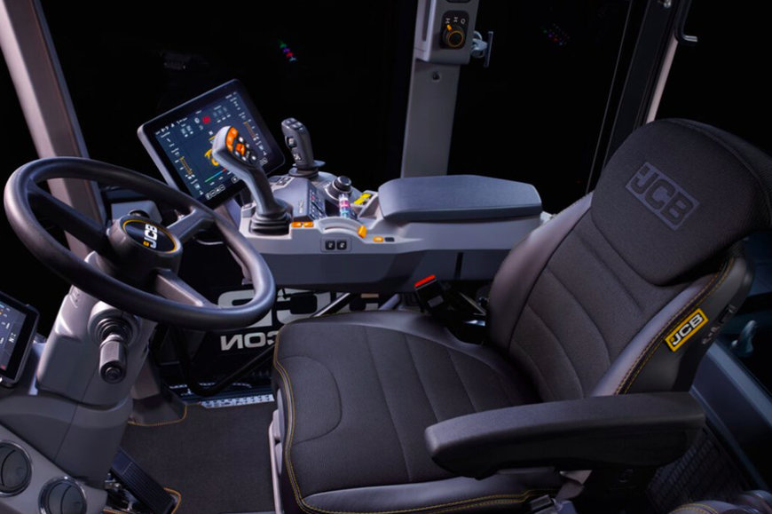 JCB LAUNCHES FASTRAC ‘iCON’ WITH ALL NEW TECH-FOCUSED CONTROLS
